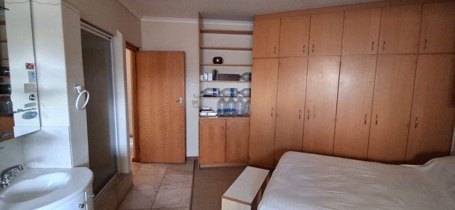 7 Bedroom Property for Sale in Bonza Bay Eastern Cape